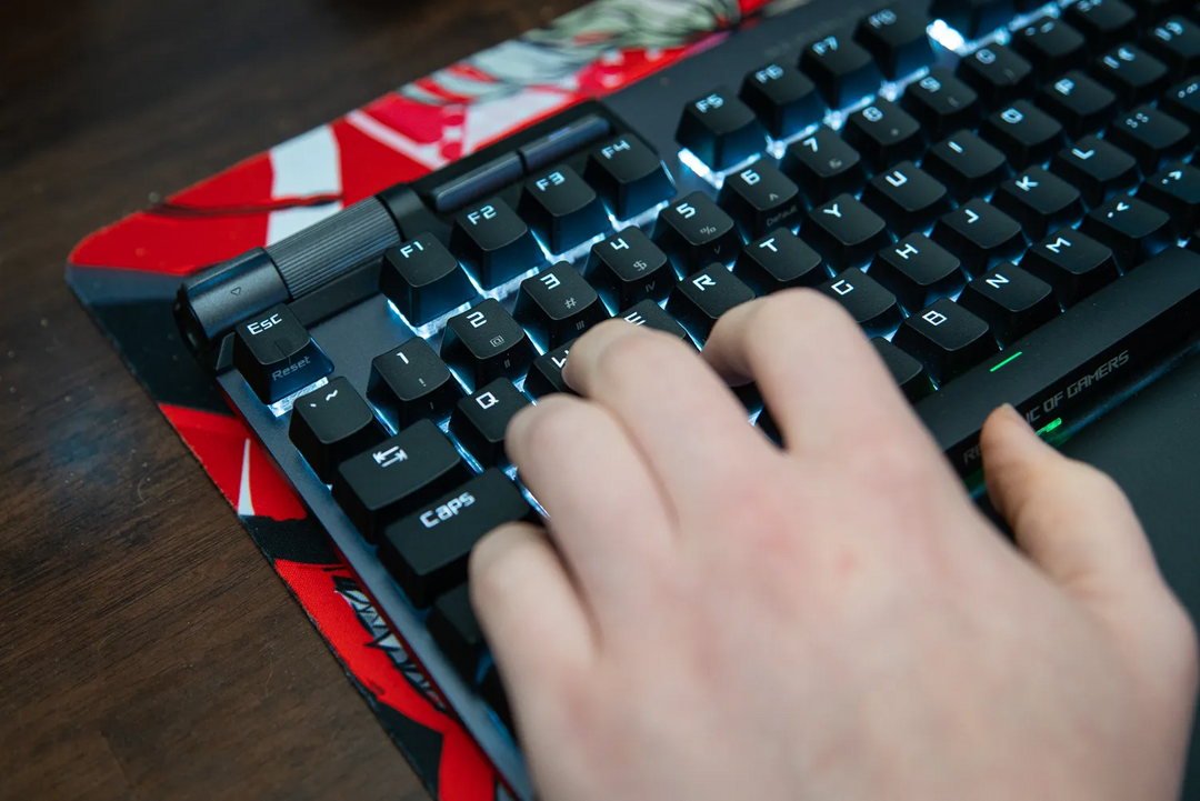 65% vs 100% vs TKL Keyboard Layouts — Which One Is Better for Work and Gaming?