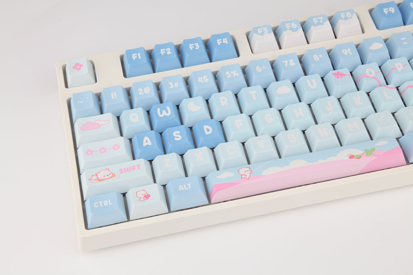 PERSONALIZE YOUR KEYBOARD WITH UNIQUE KEYCAP SETS